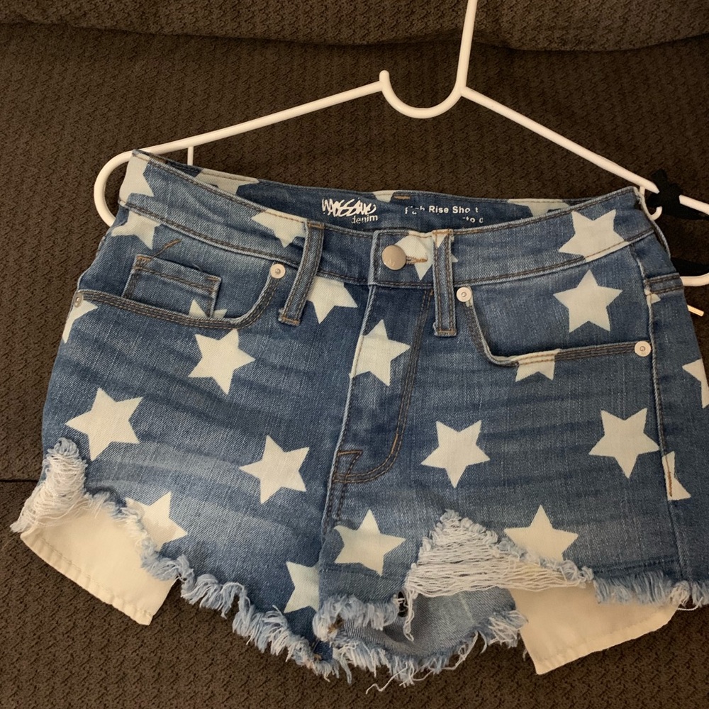 -Distressed-Ripped-Shorts-cut-off-Low-rise-shorts.